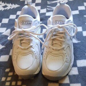 E.Z. Strider Mens White Ultra-Zorb Plus Non Marking Outsole Sneaker Size 8.5